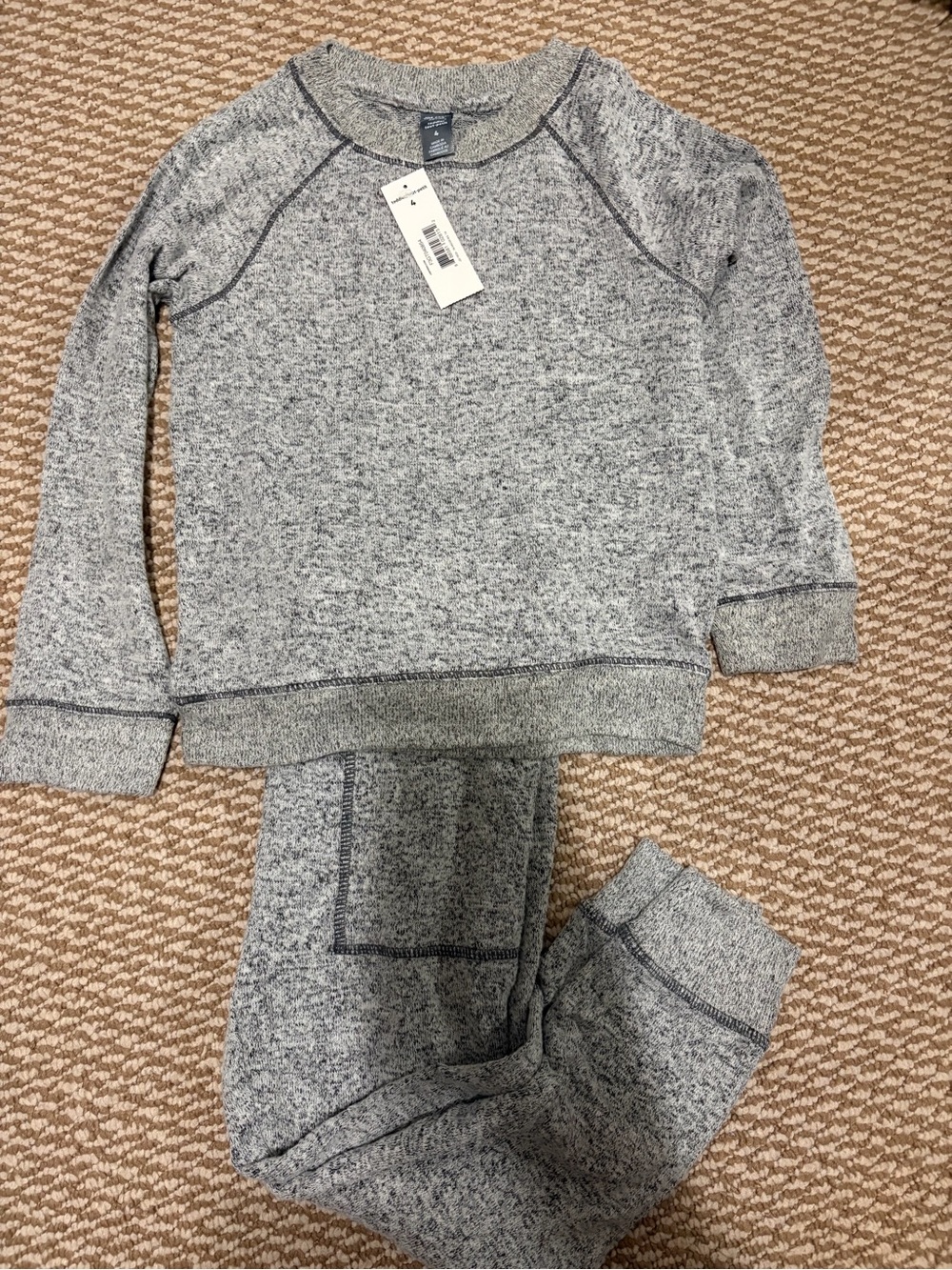 Size 4 joe fresh Heather Gray Cozy Sweatshirt and Jogger Set